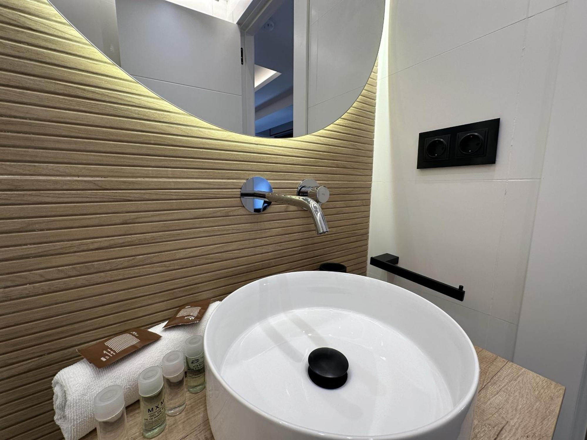 Irreverents Suites Малага Экстерьер фото